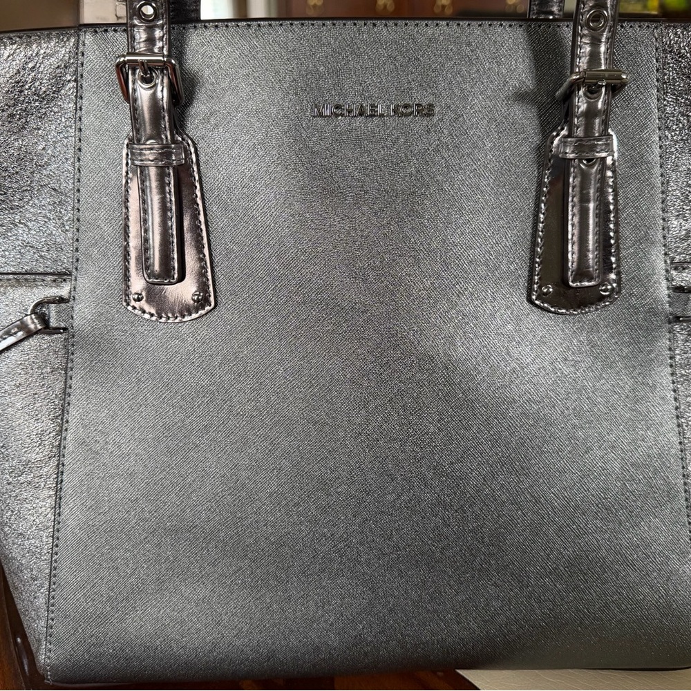 Authentic like new Michael Kors, metallic silver purse - Picture 2 of 10